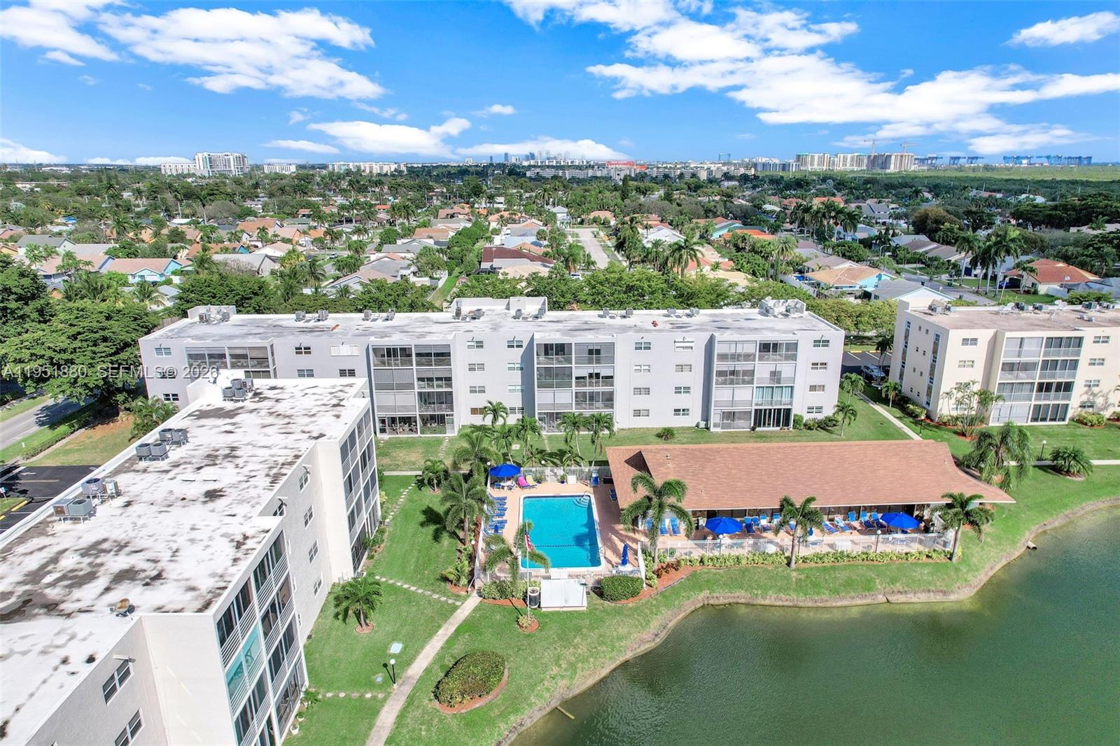 MEADOWBROOK LAKES CONDO - Residential