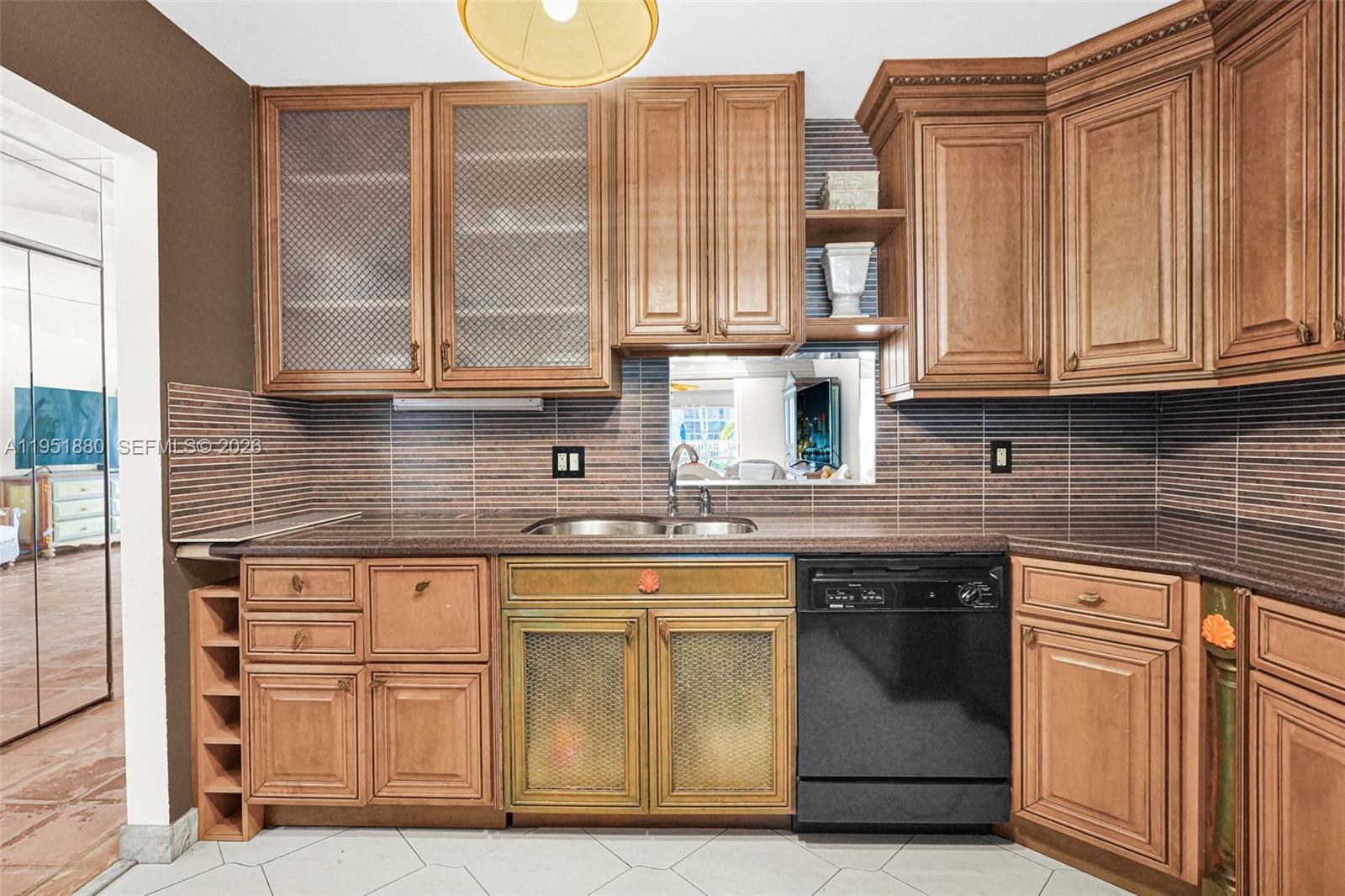 MEADOWBROOK LAKES CONDO - Residential