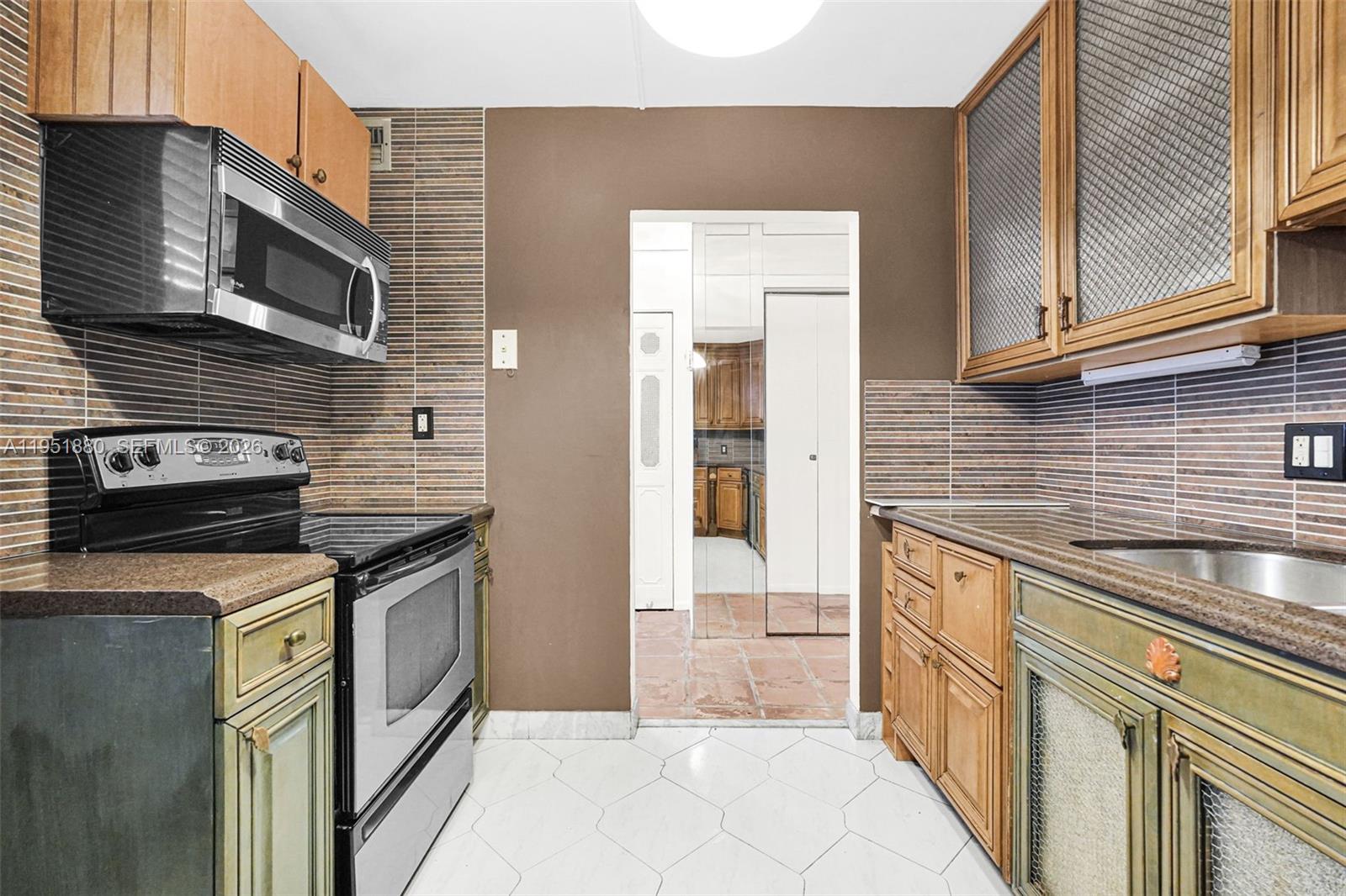 MEADOWBROOK LAKES CONDO - Residential