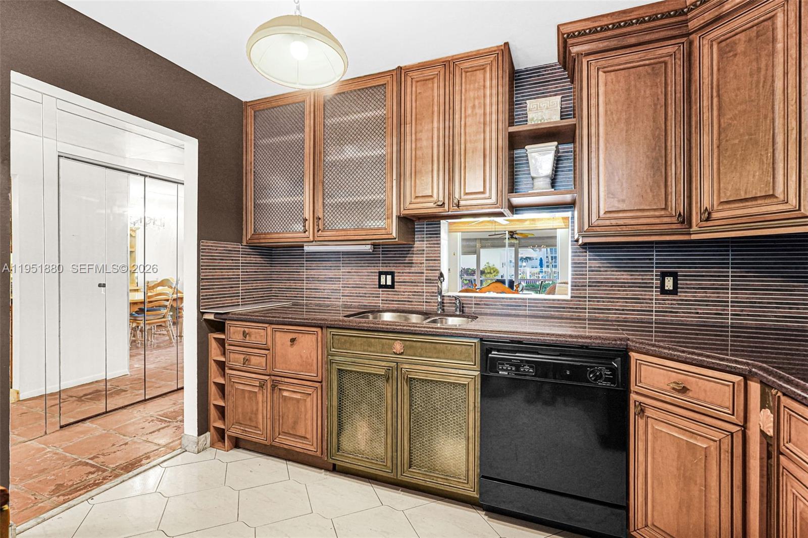 MEADOWBROOK LAKES CONDO - Residential