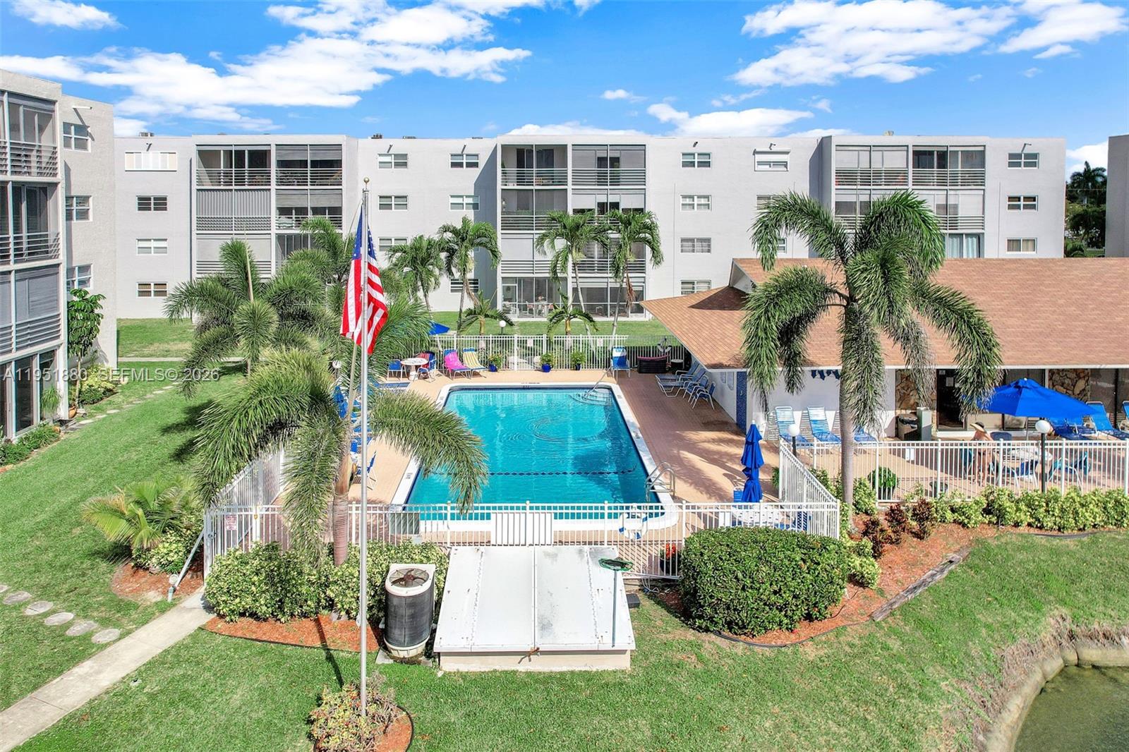 MEADOWBROOK LAKES CONDO - Residential