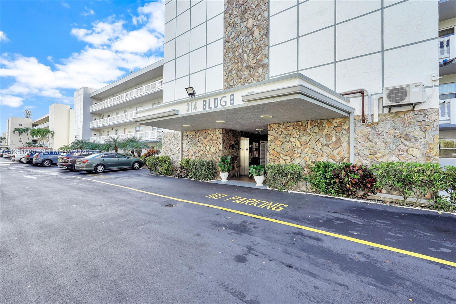 MEADOWBROOK LAKES CONDO - Residential