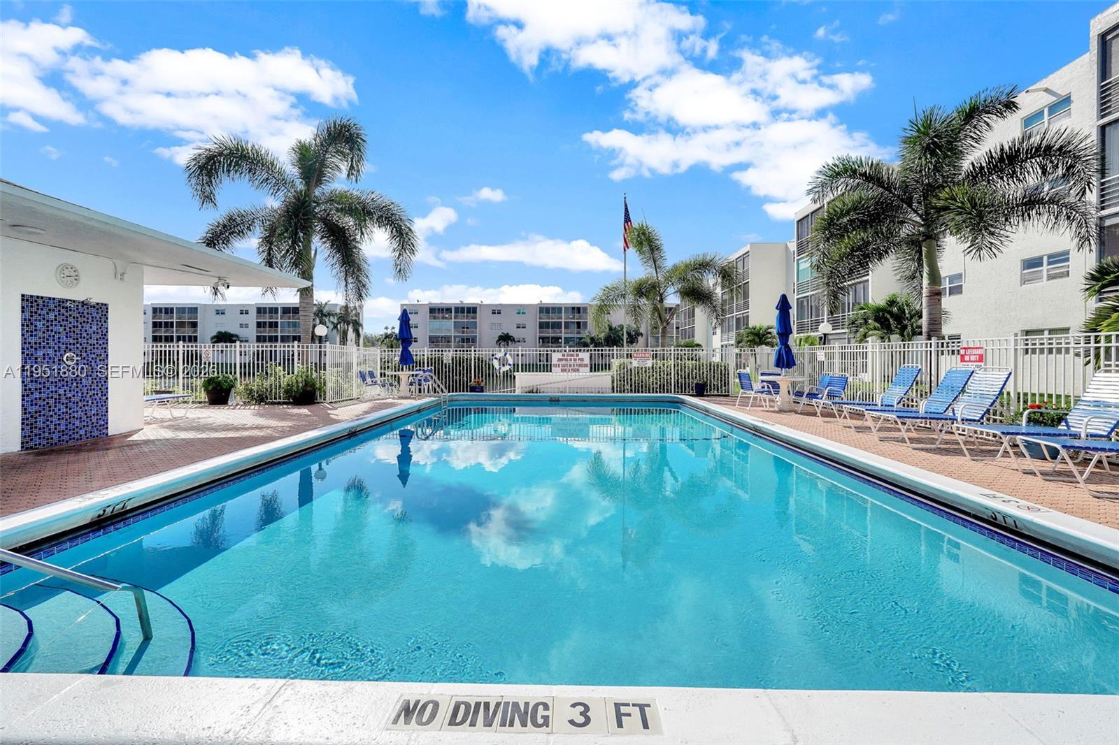 MEADOWBROOK LAKES CONDO - Residential