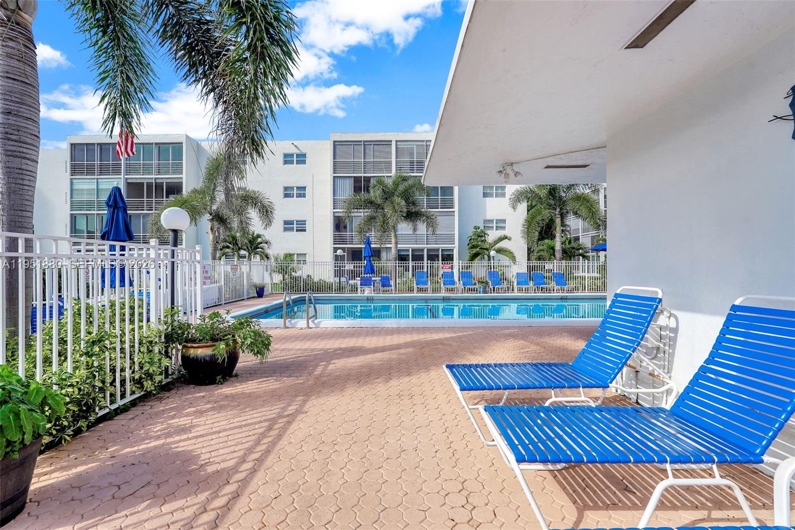 MEADOWBROOK LAKES CONDO - Residential