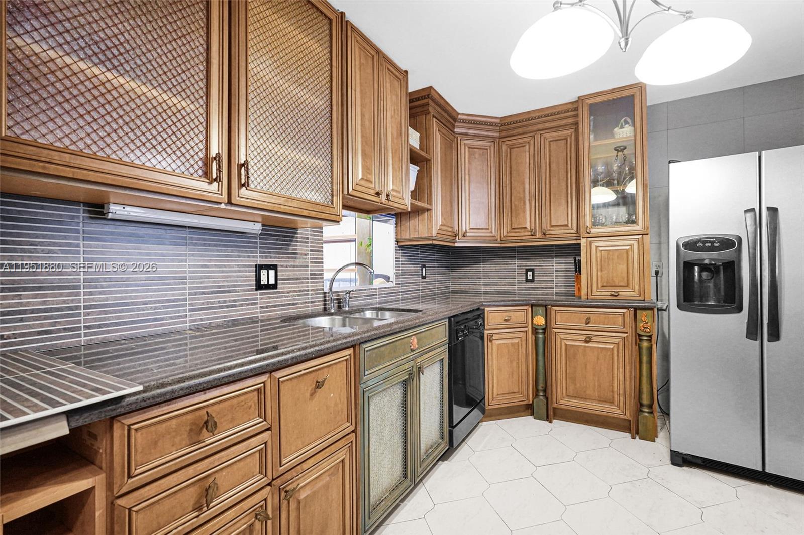 MEADOWBROOK LAKES CONDO - Residential