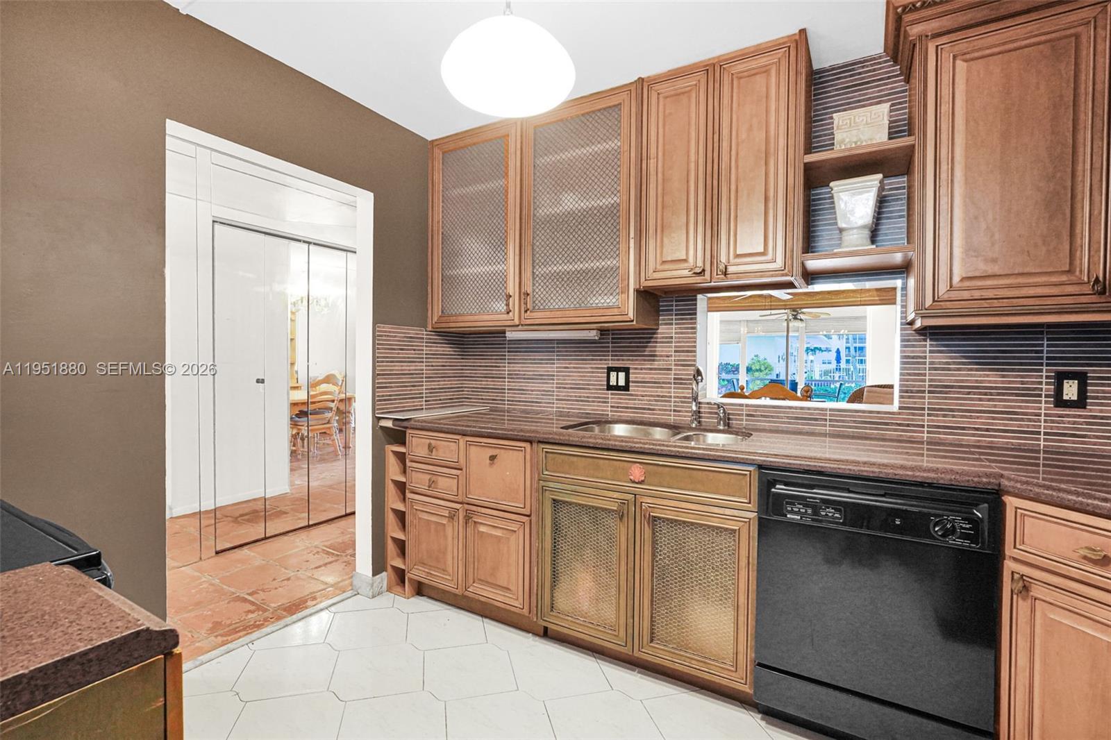 MEADOWBROOK LAKES CONDO - Residential