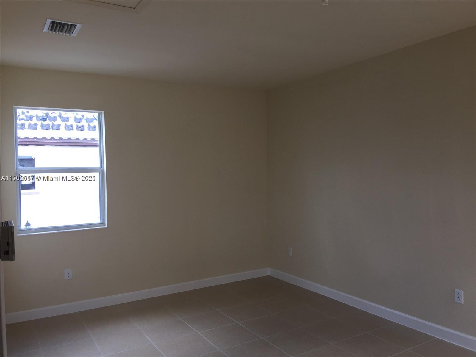 KENDALL COMMONS TOWNHOMES - Residential