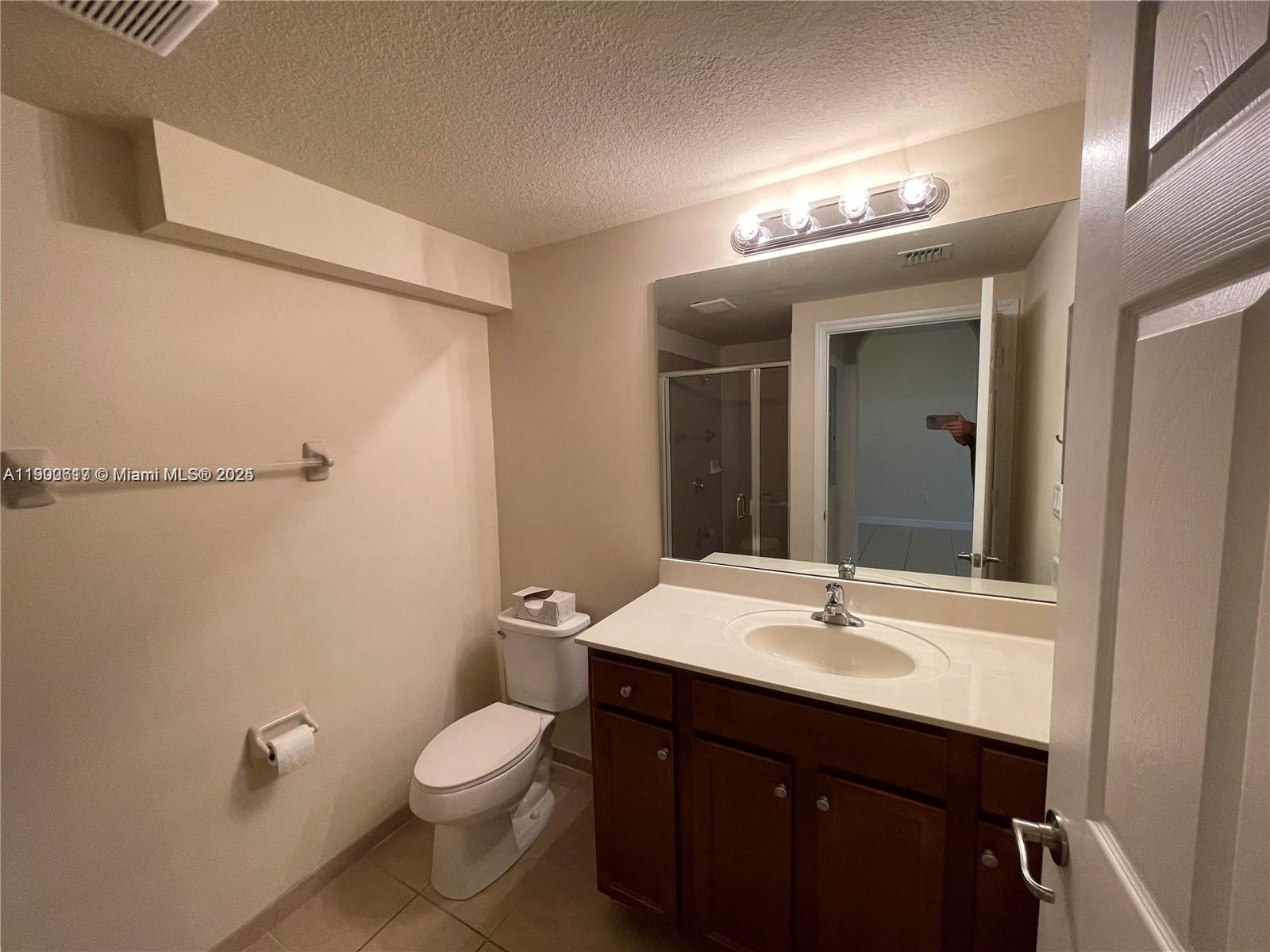 KENDALL COMMONS TOWNHOMES - Residential