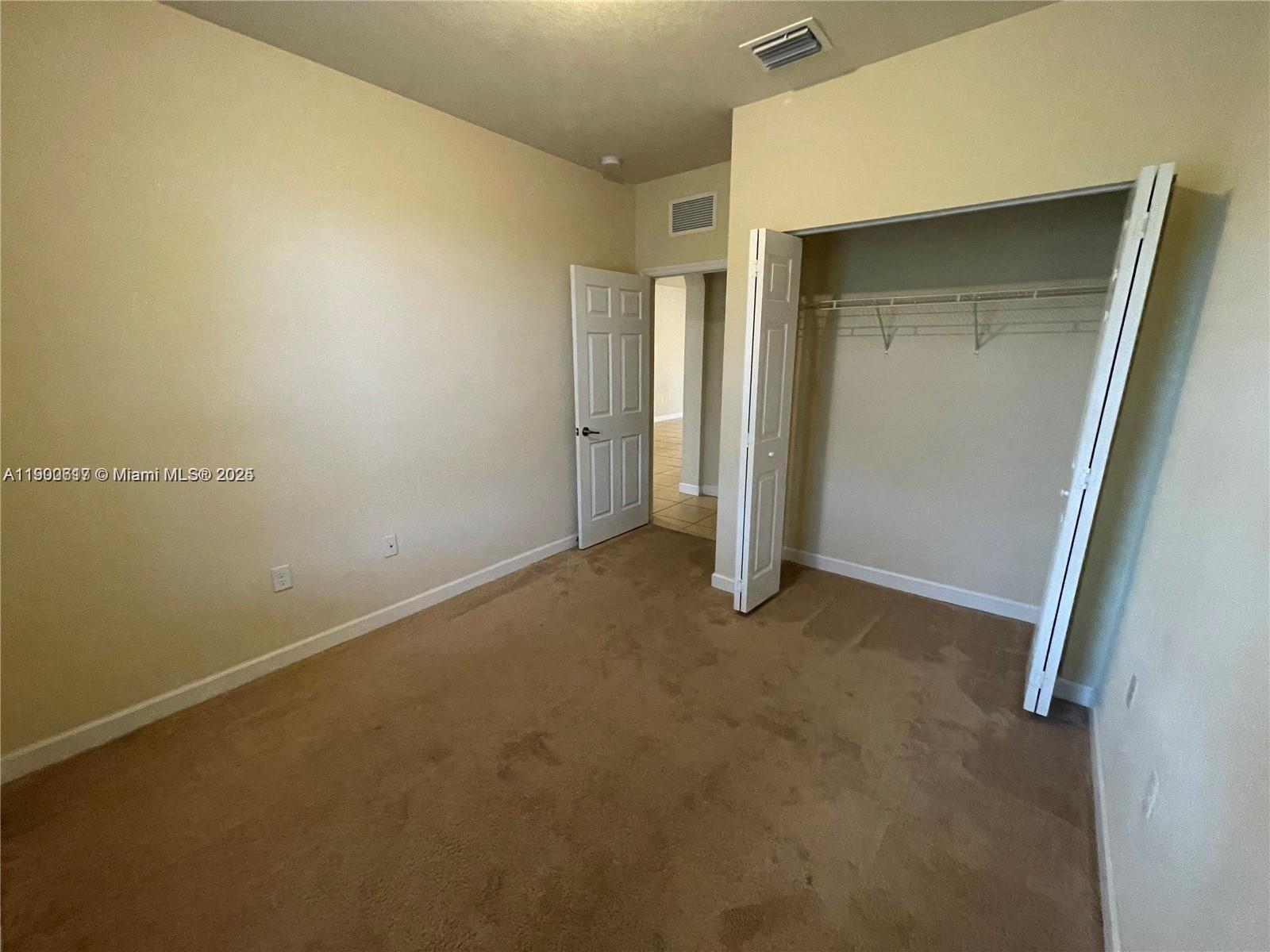 KENDALL COMMONS TOWNHOMES - Residential