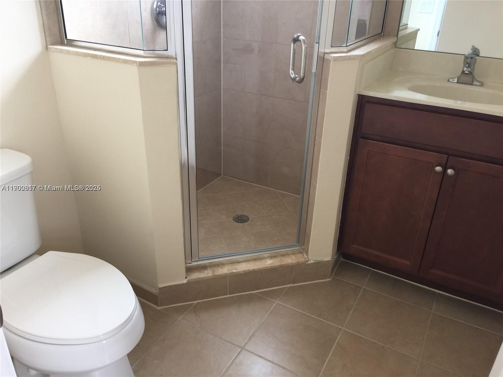 KENDALL COMMONS TOWNHOMES - Residential