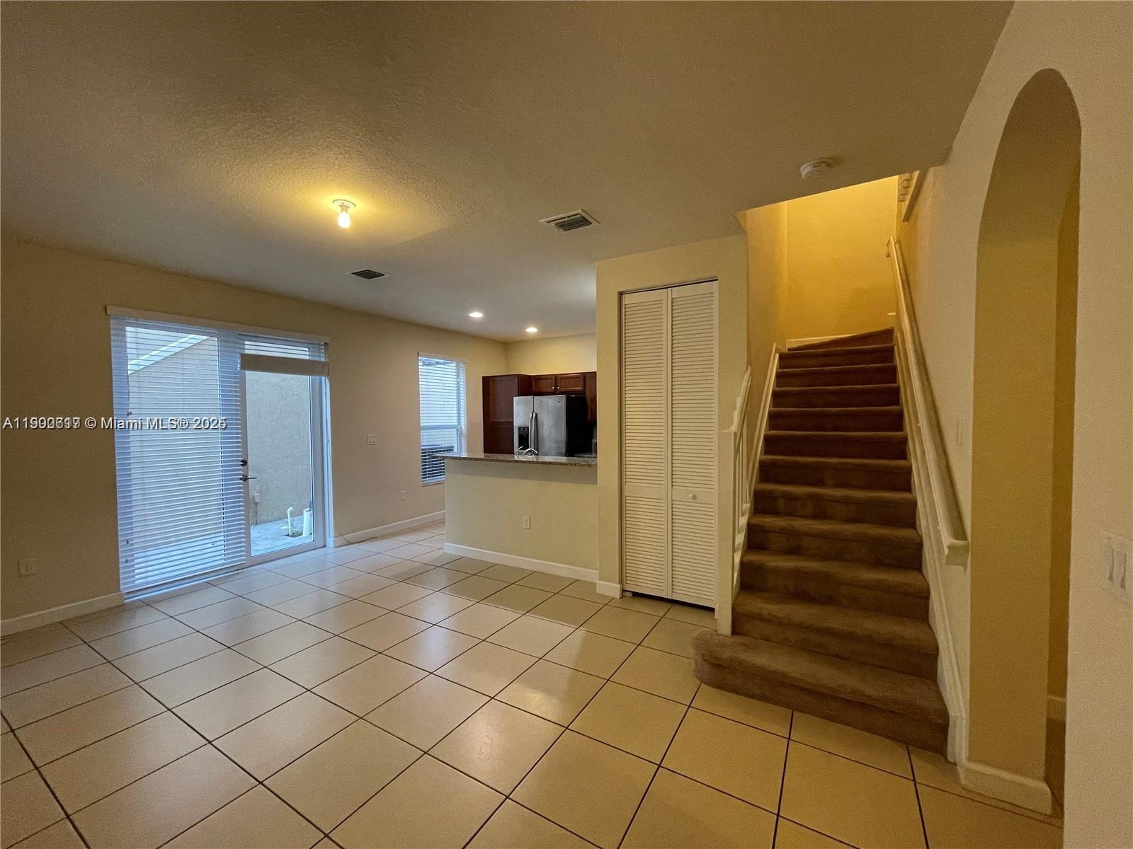 KENDALL COMMONS TOWNHOMES - Residential