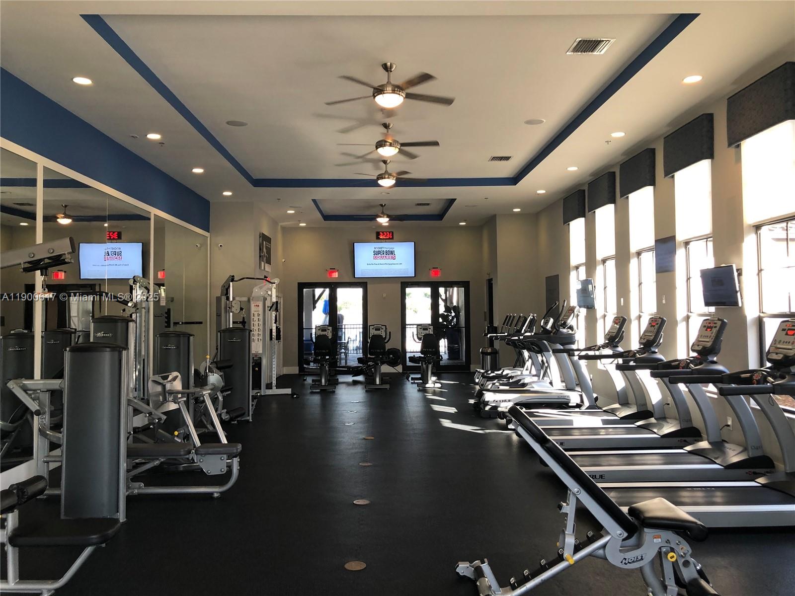 KENDALL COMMONS TOWNHOMES - Residential