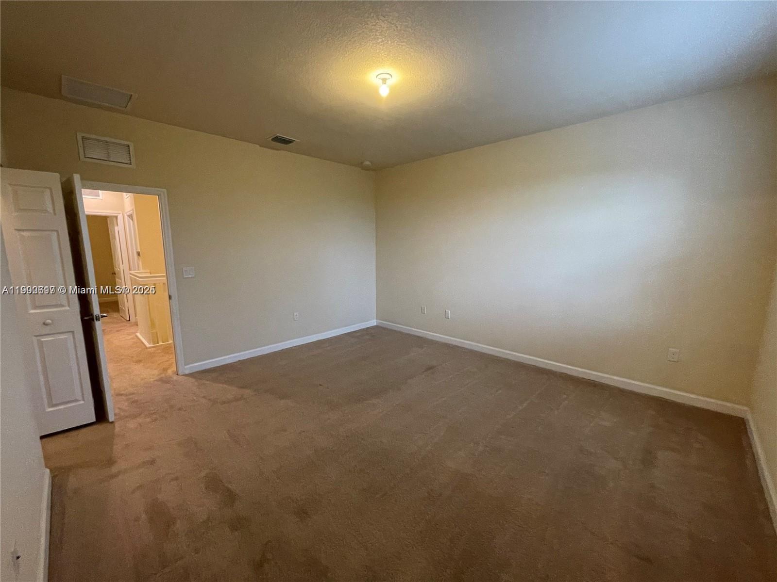 KENDALL COMMONS TOWNHOMES - Residential