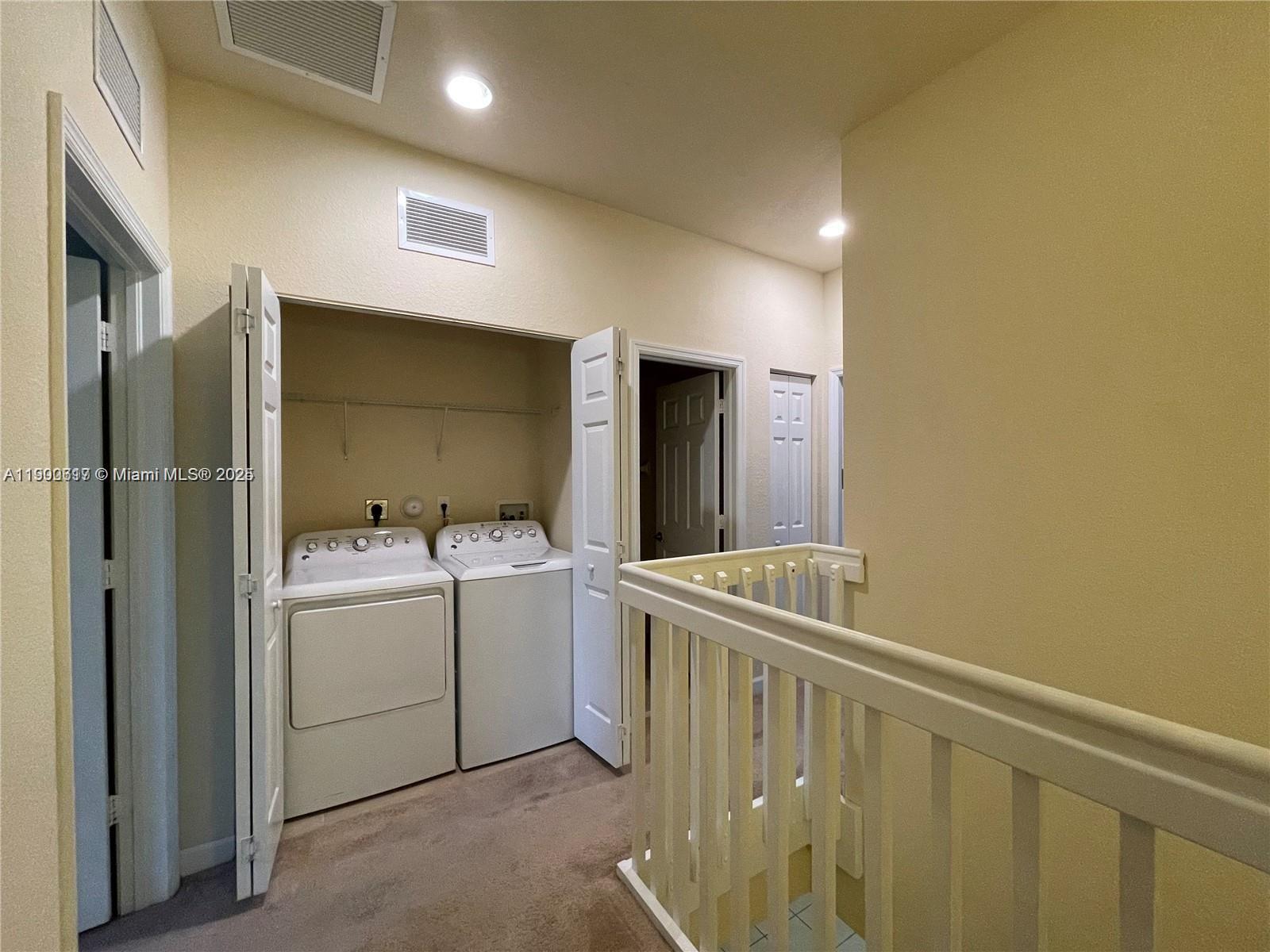 KENDALL COMMONS TOWNHOMES - Residential