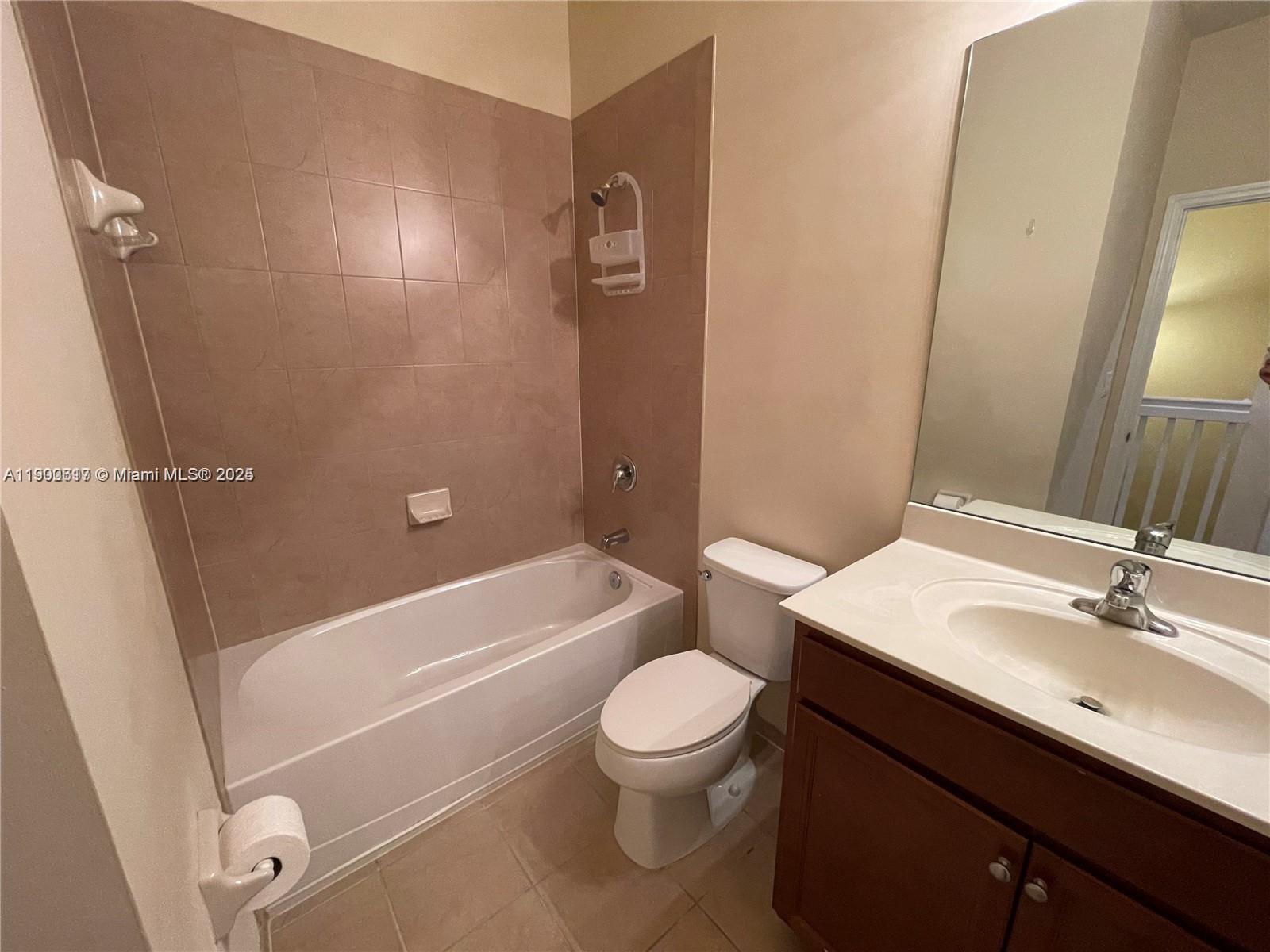 KENDALL COMMONS TOWNHOMES - Residential