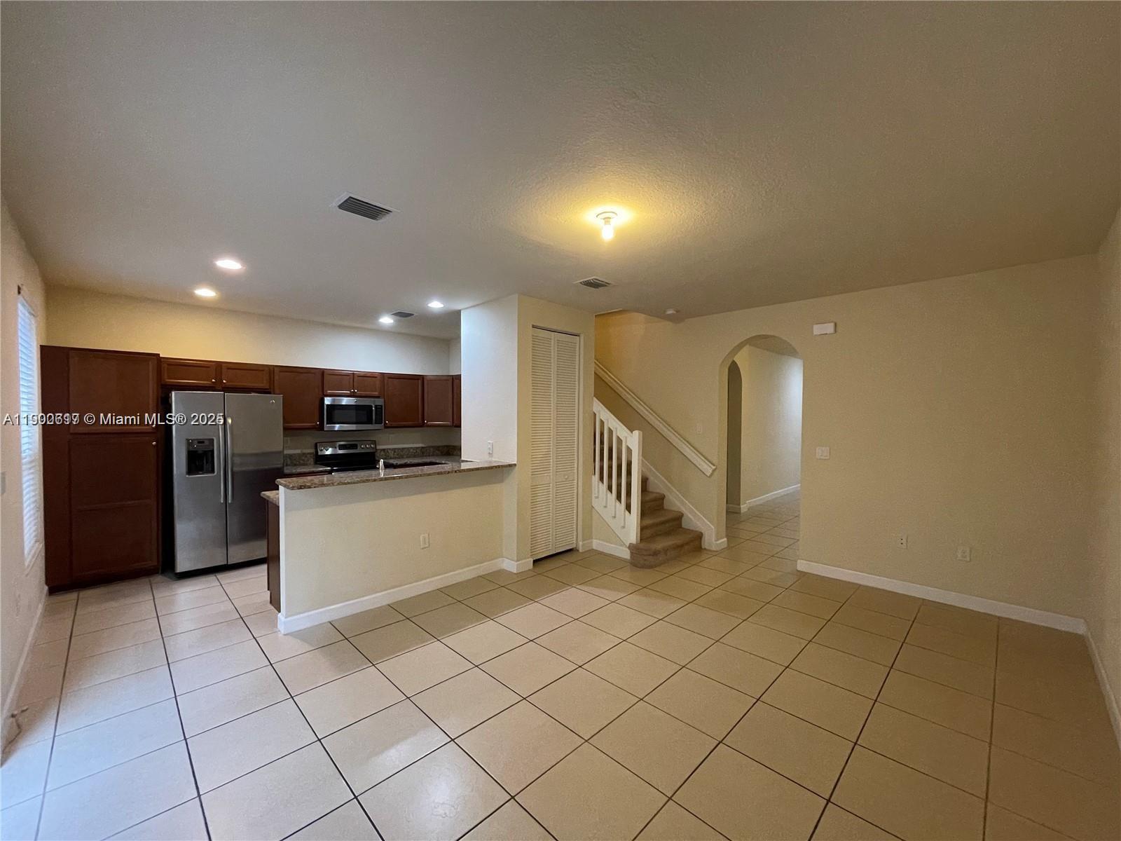 KENDALL COMMONS TOWNHOMES - Residential
