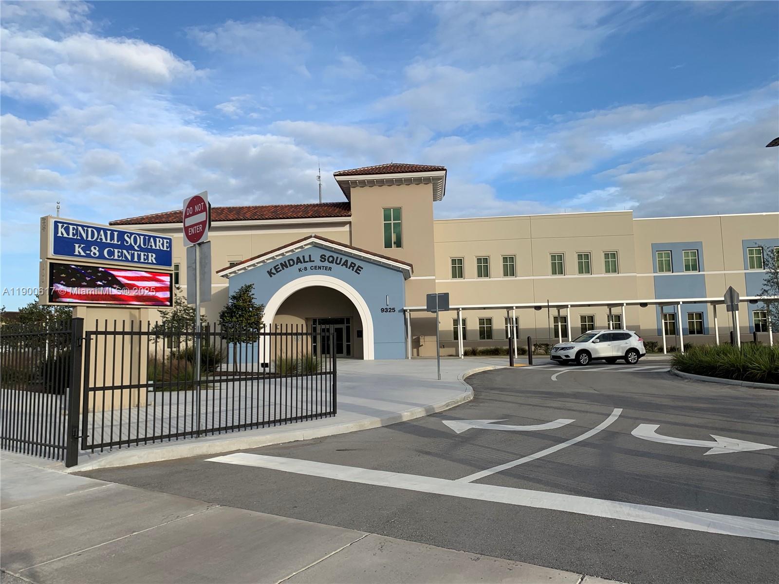 KENDALL COMMONS TOWNHOMES - Residential
