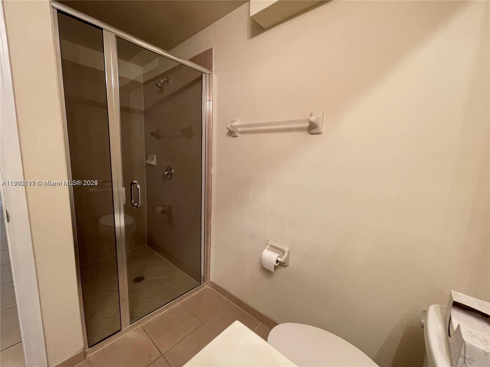 KENDALL COMMONS TOWNHOMES - Residential