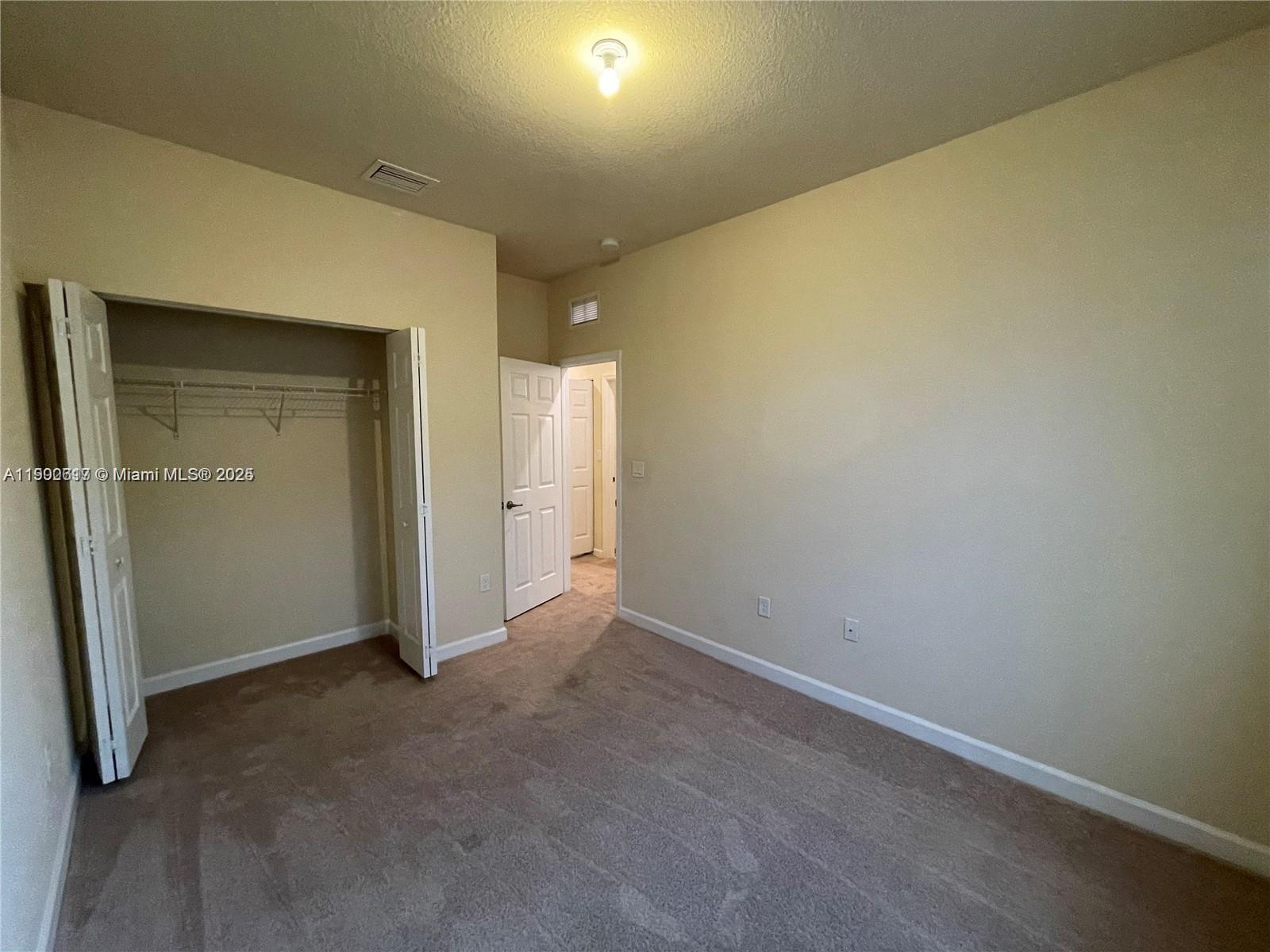 KENDALL COMMONS TOWNHOMES - Residential