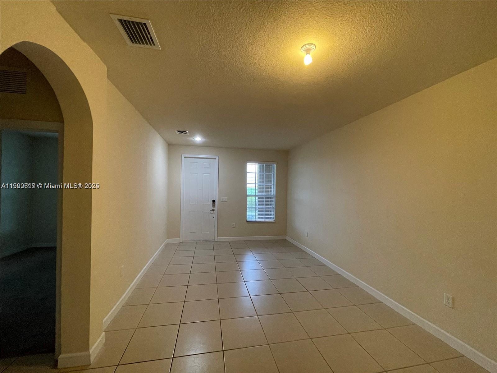 KENDALL COMMONS TOWNHOMES - Residential