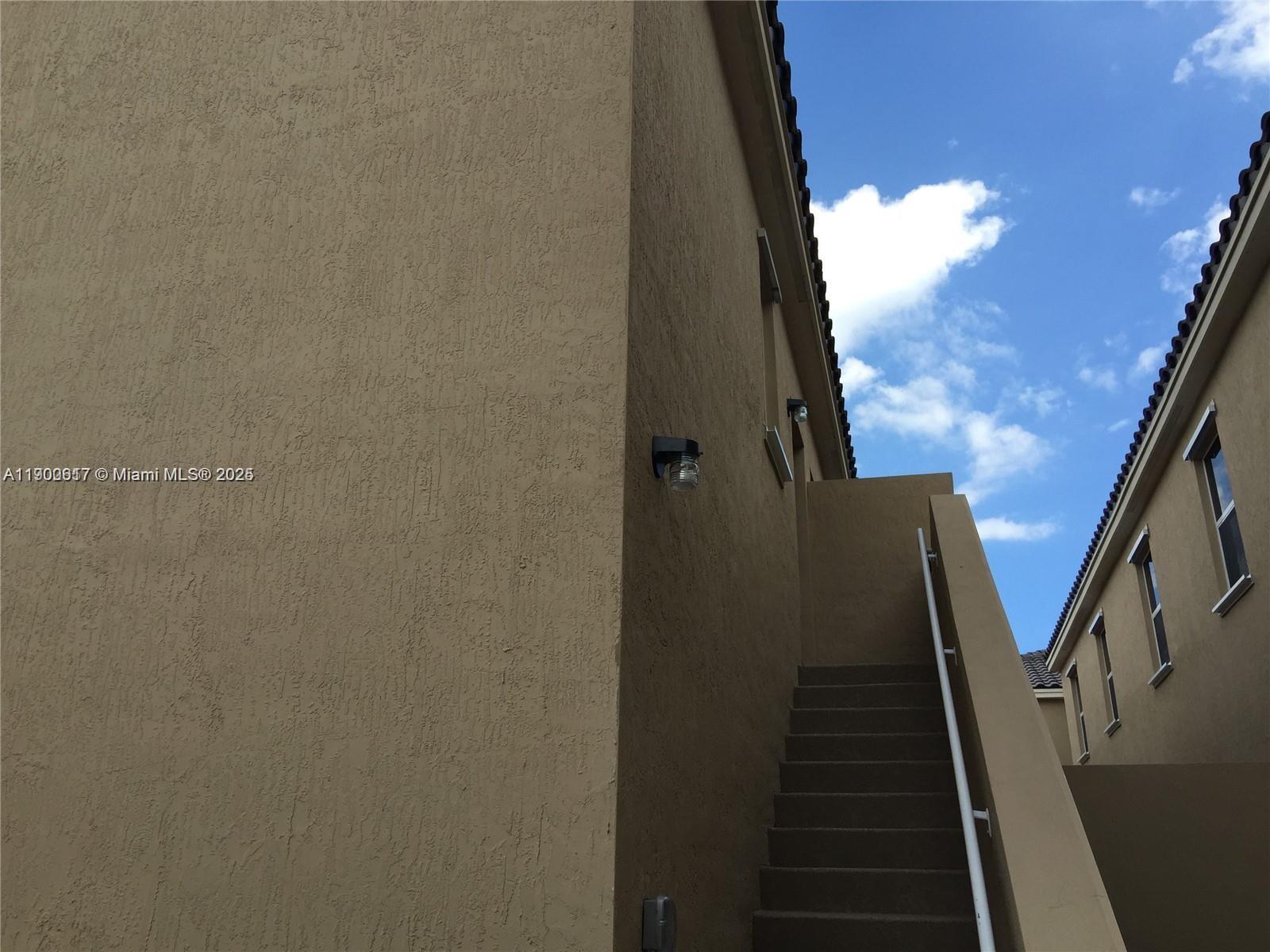 KENDALL COMMONS TOWNHOMES - Residential