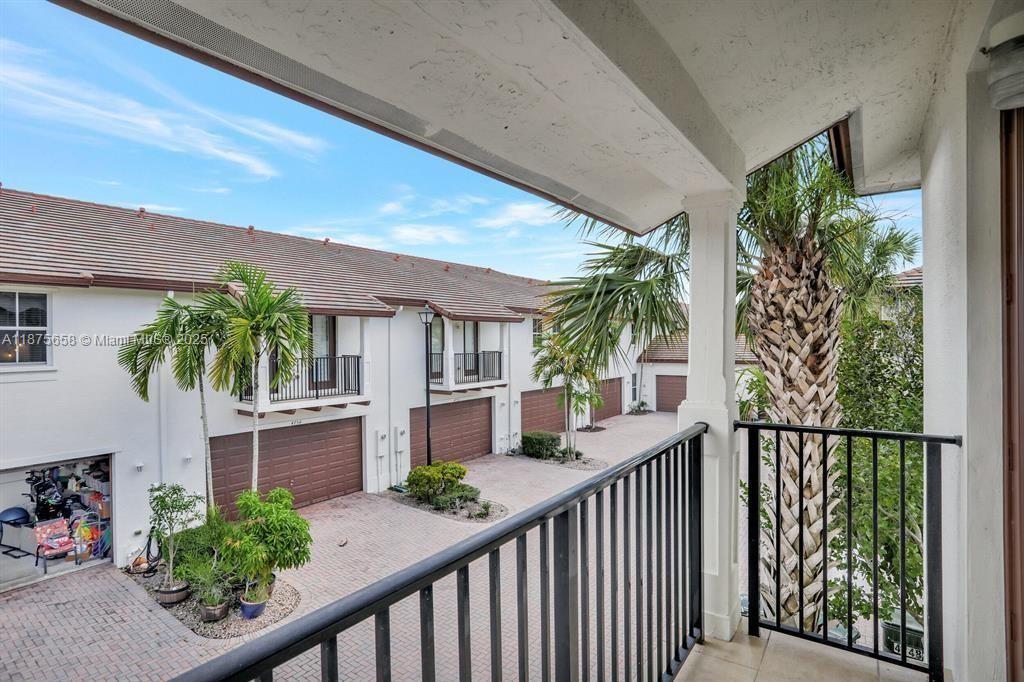 Paloma Lakes - Residential