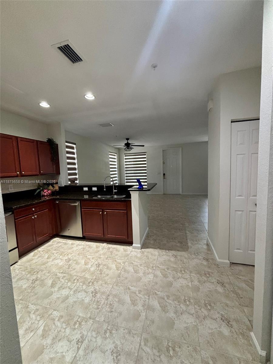 Paloma Lakes - Residential