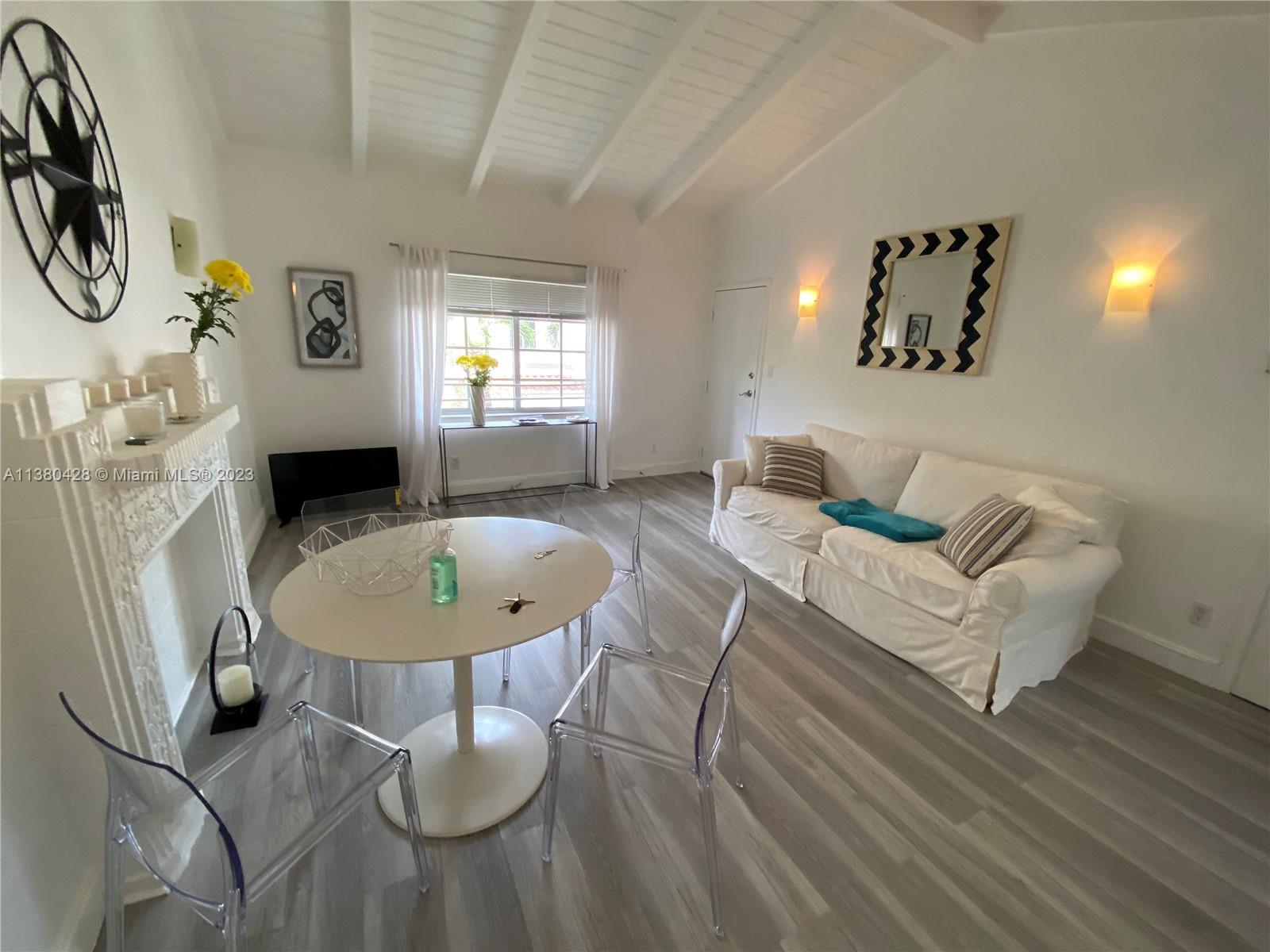 Excellent Location! 1 bed / 1 bath furnished in the heart of South Beach, two blocks to Lincoln Road and fews minutes walk to the beach. Separate Kitchen with new appliances, dishwasher, washer/dryer. POOL!!!