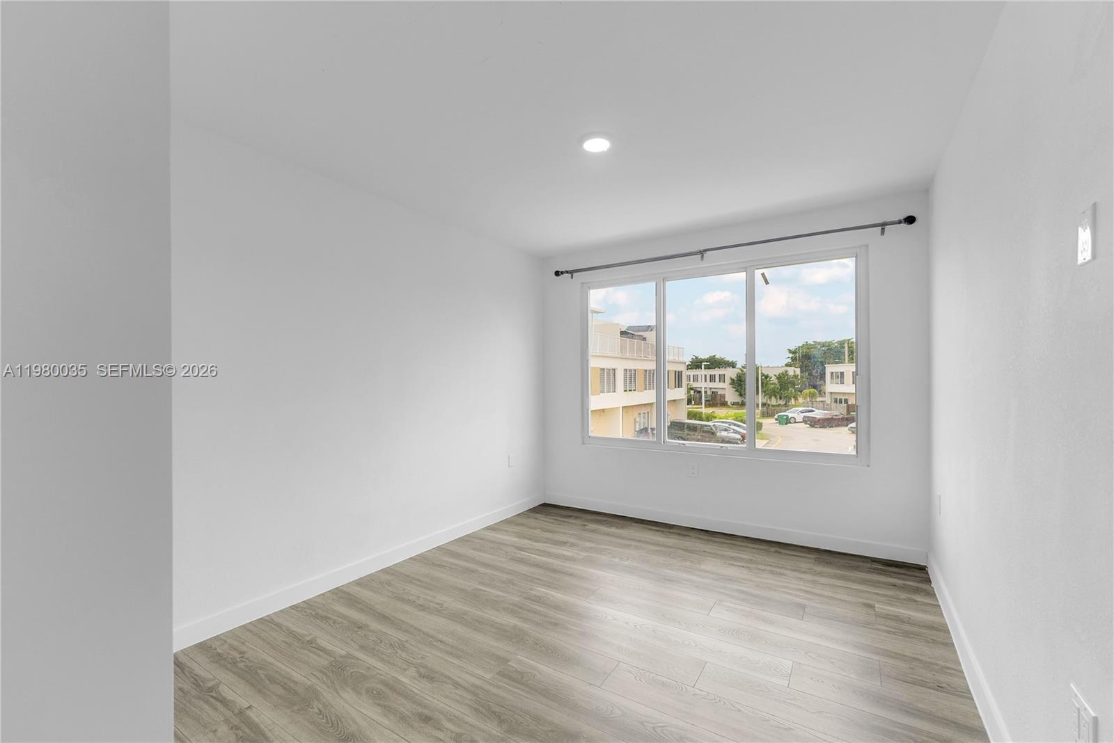 PARADISE GARDENS - Residential