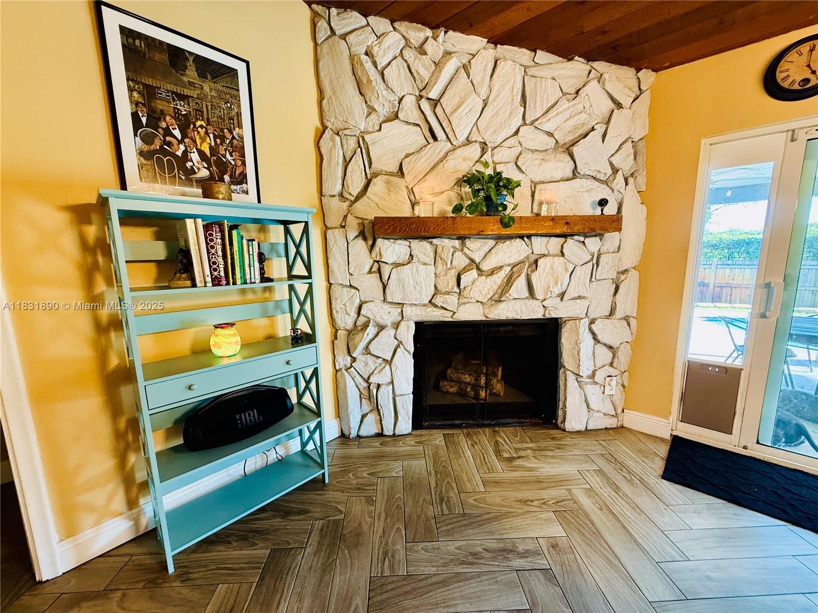 ROLLING HILLS LAKE ESTATE - Residential