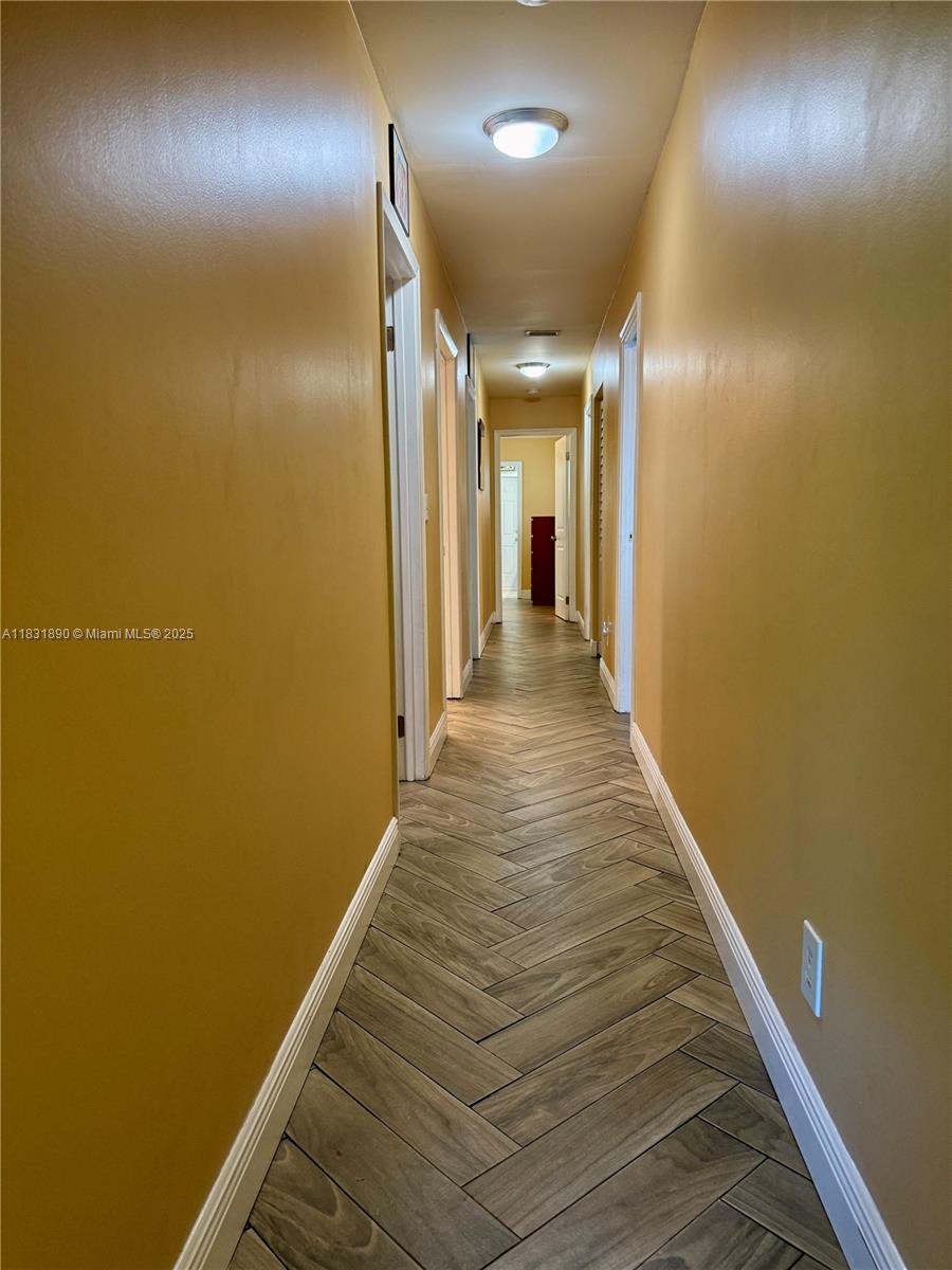 ROLLING HILLS LAKE ESTATE - Residential