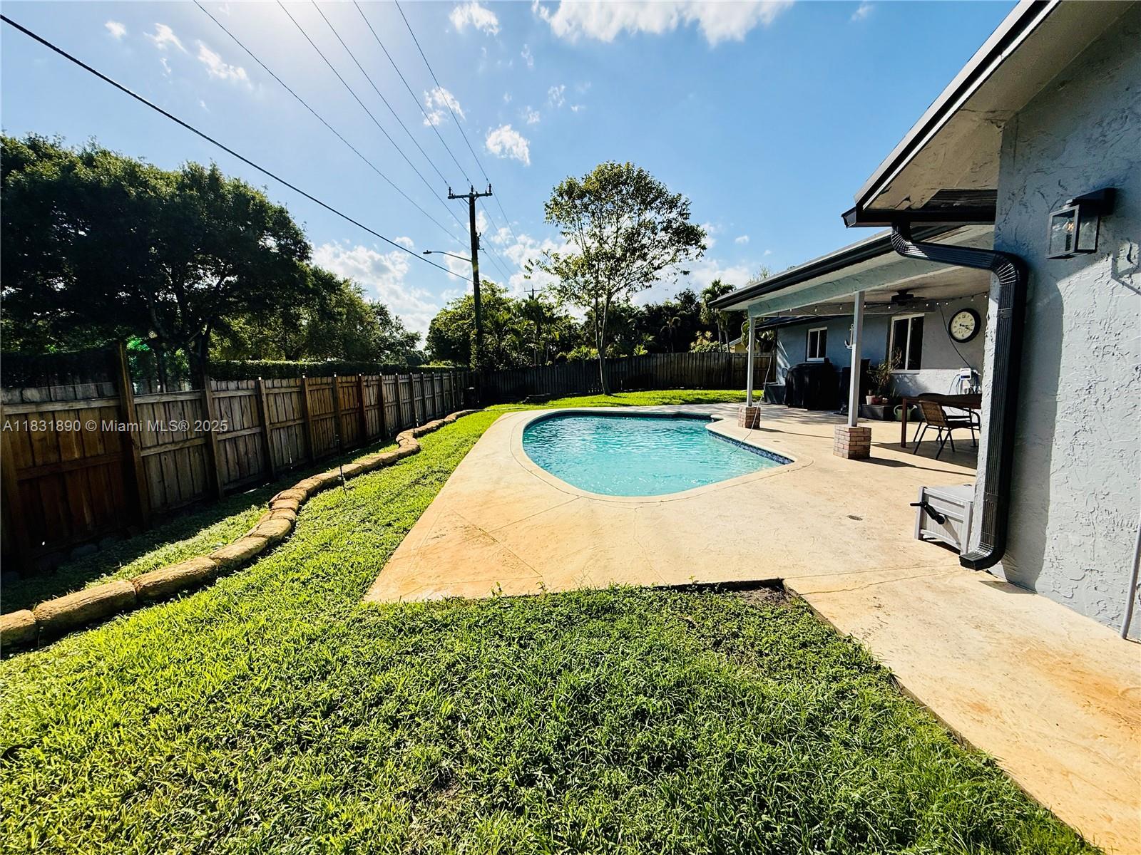 ROLLING HILLS LAKE ESTATE - Residential