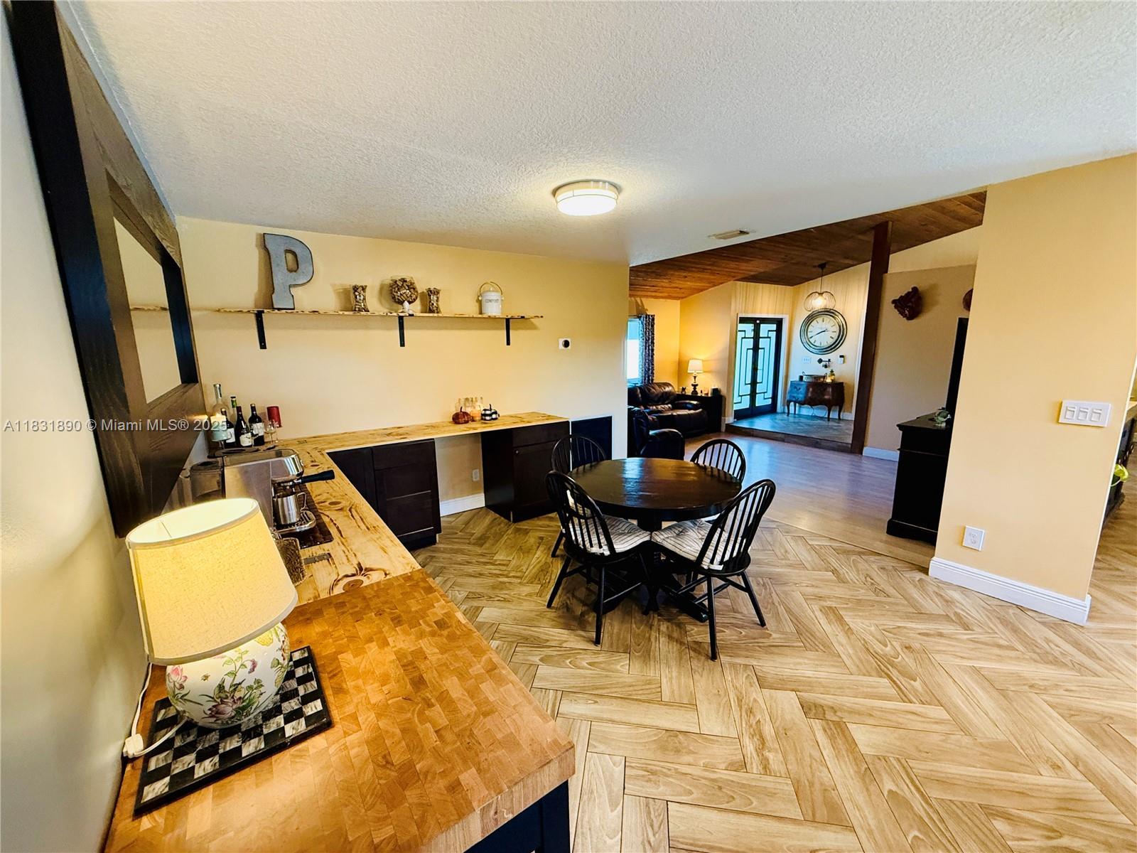 ROLLING HILLS LAKE ESTATE - Residential