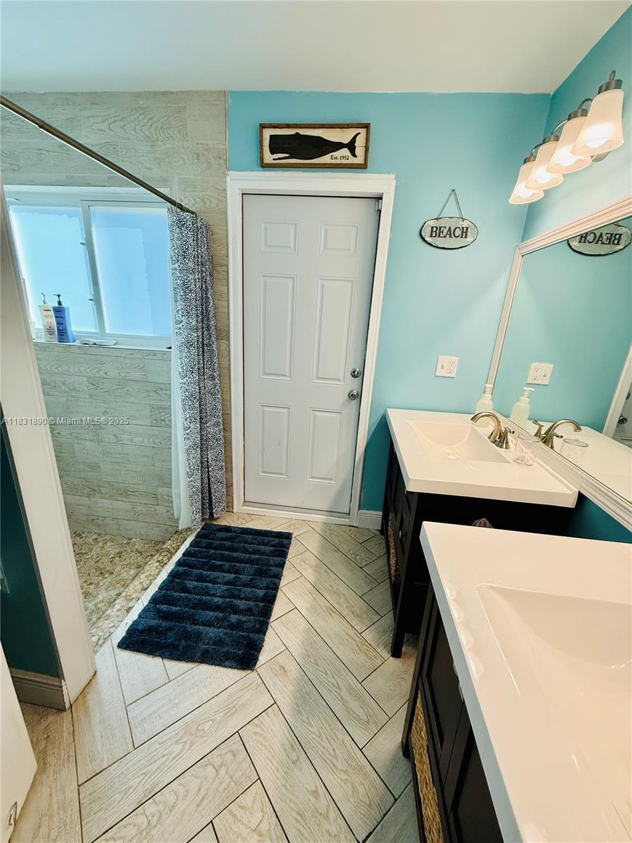 ROLLING HILLS LAKE ESTATE - Residential