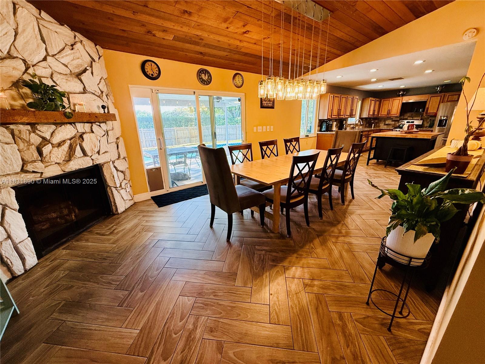 ROLLING HILLS LAKE ESTATE - Residential