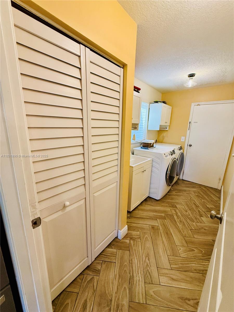 ROLLING HILLS LAKE ESTATE - Residential