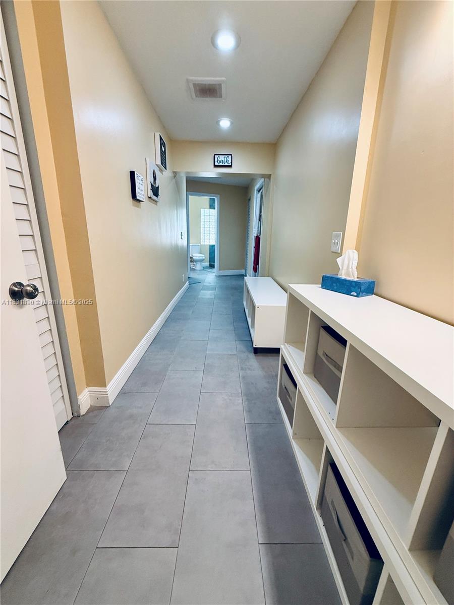 ROLLING HILLS LAKE ESTATE - Residential