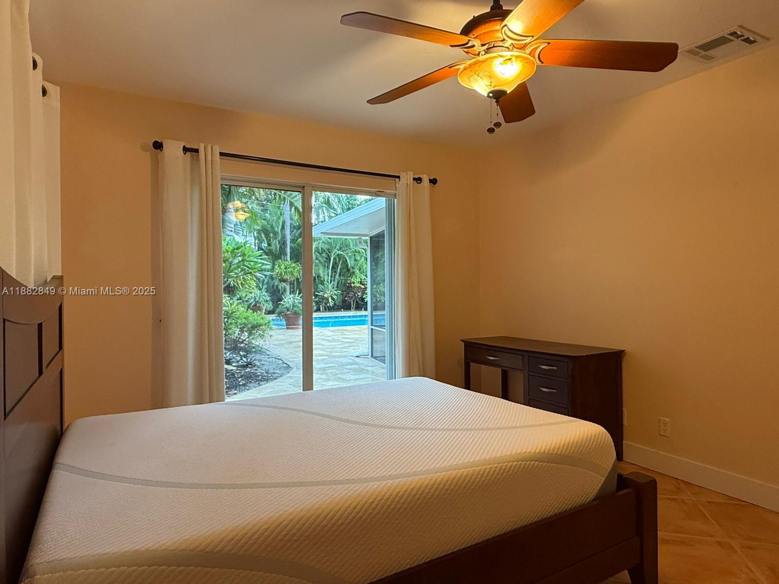 OAKLAND PARK 2ND ADD-RESU - Residential Lease