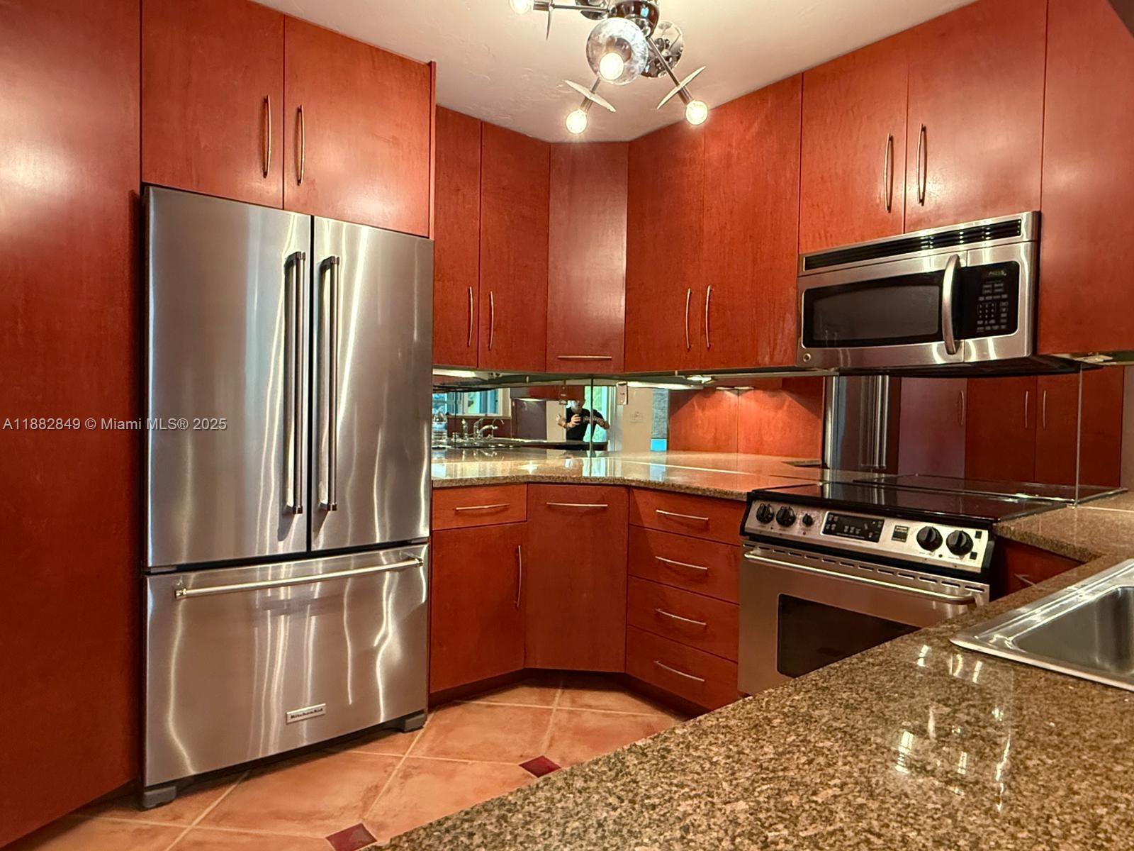 OAKLAND PARK 2ND ADD-RESU - Residential Lease