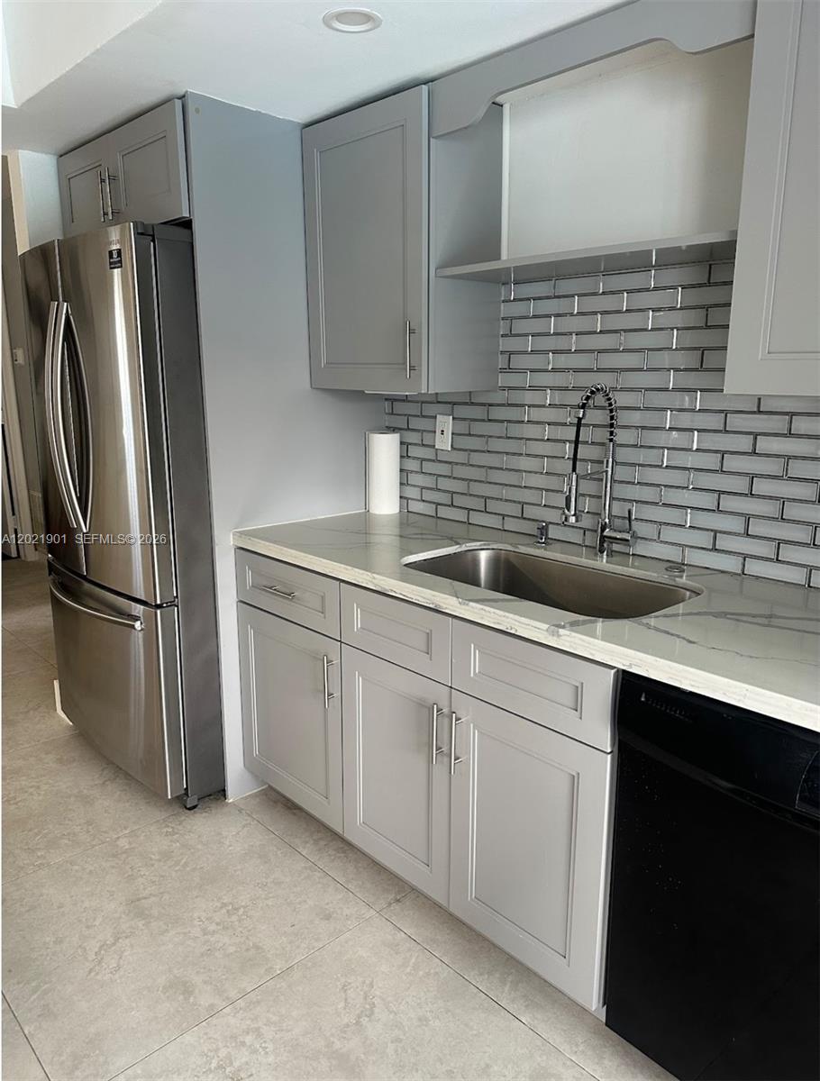 SUNRISE GOLF VILLAGE SEC - Residential