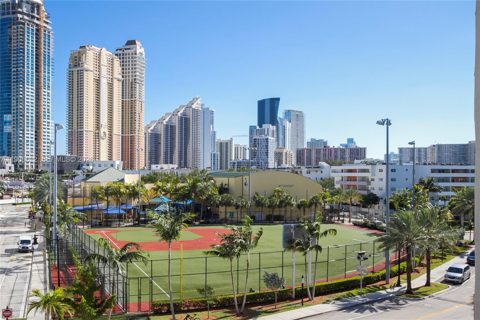 LES PELICANS (THE PELICAN - Residential