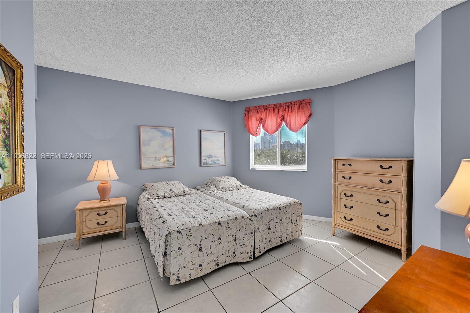 LES PELICANS (THE PELICAN - Residential