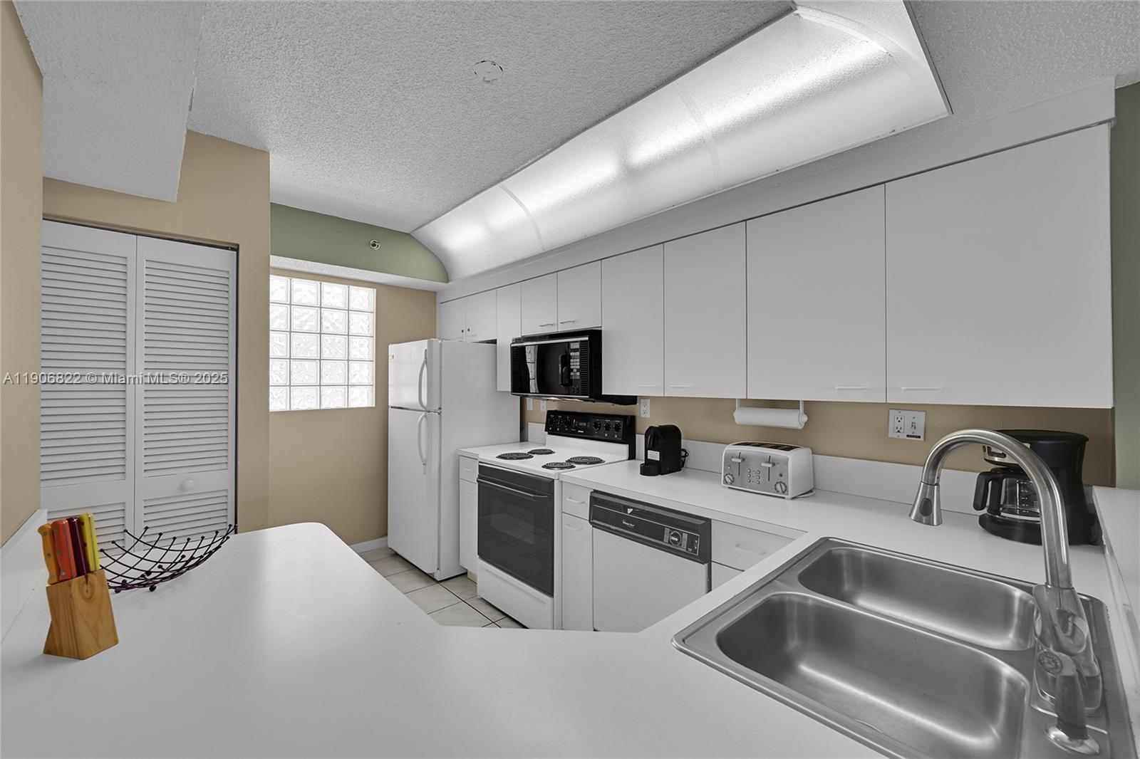 LES PELICANS (THE PELICAN - Residential