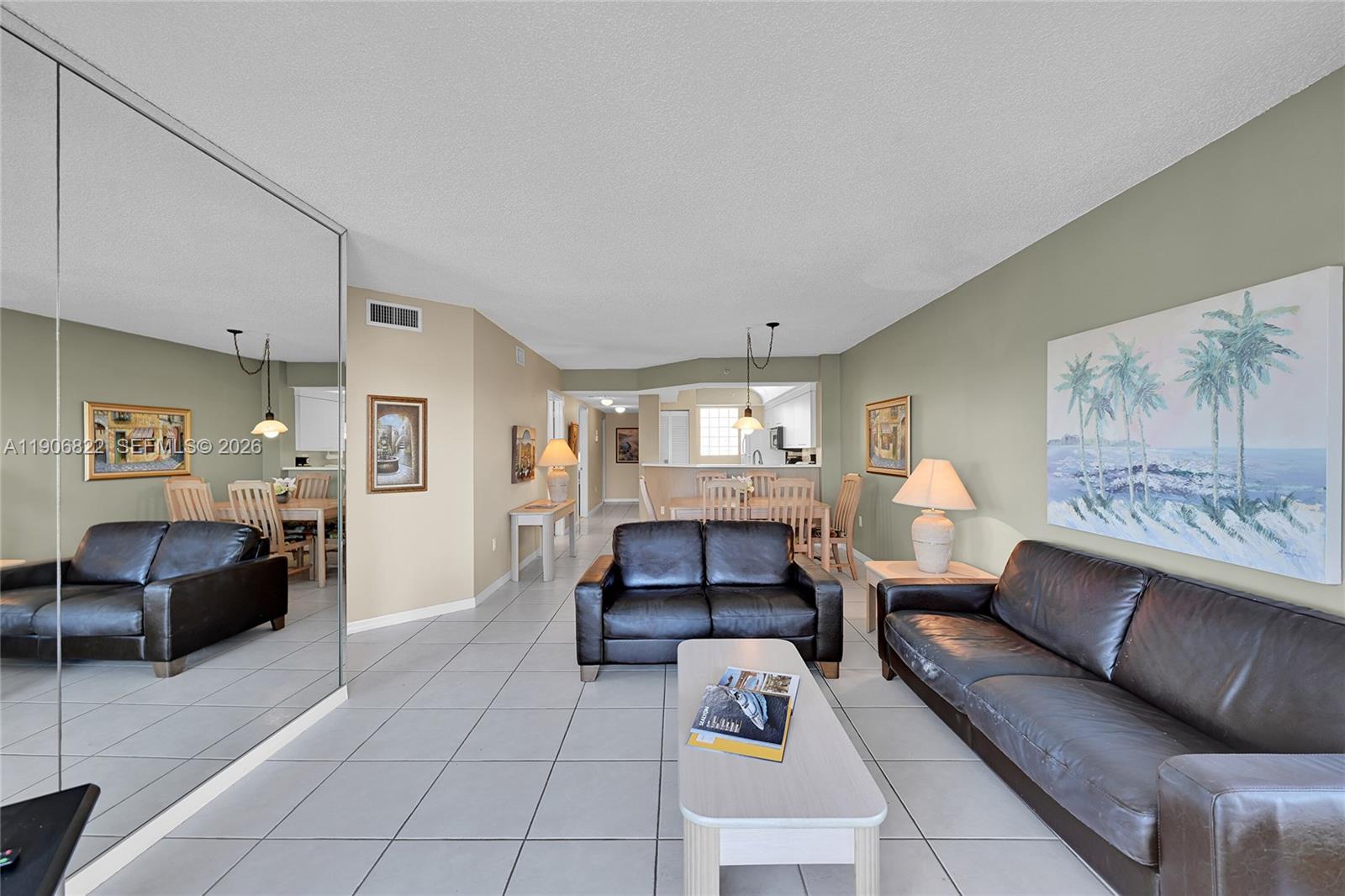 LES PELICANS (THE PELICAN - Residential