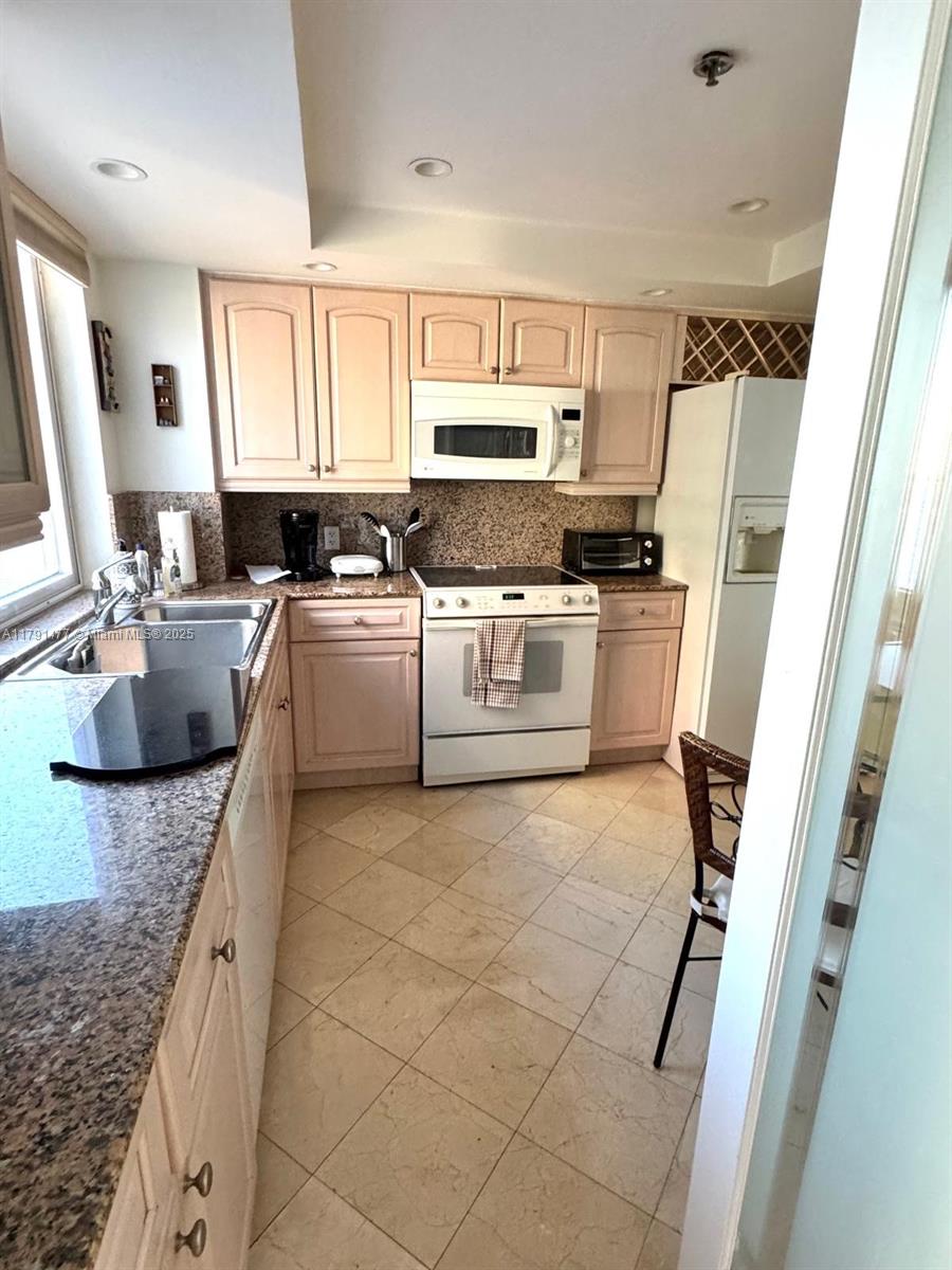 IMPERIAL AT BRICKELL COND - Residential