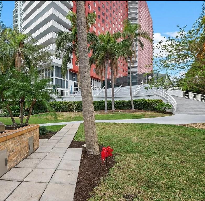 1627 Brickell Ave 2005