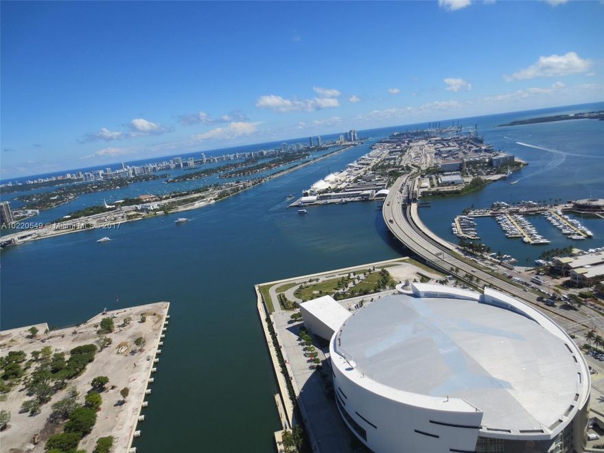 2/2 UNIT AT MARINA BLUE! MUST SEE! HIGH FLOOR WITH A  GORGEOUS VIEW!