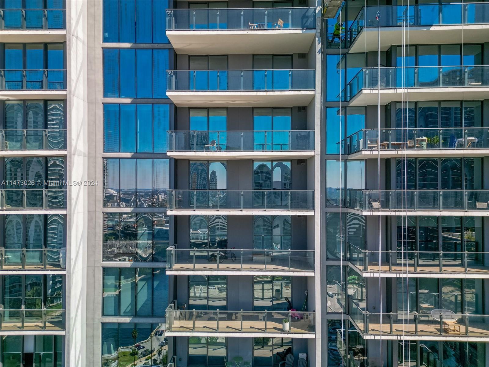 REACH CONDO - Residential