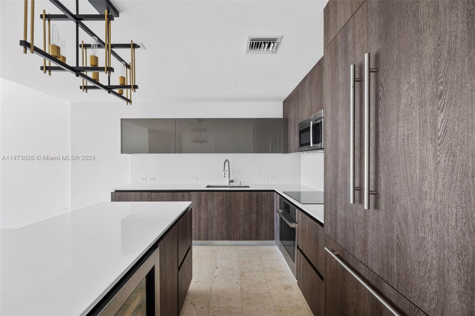 REACH CONDO - Residential