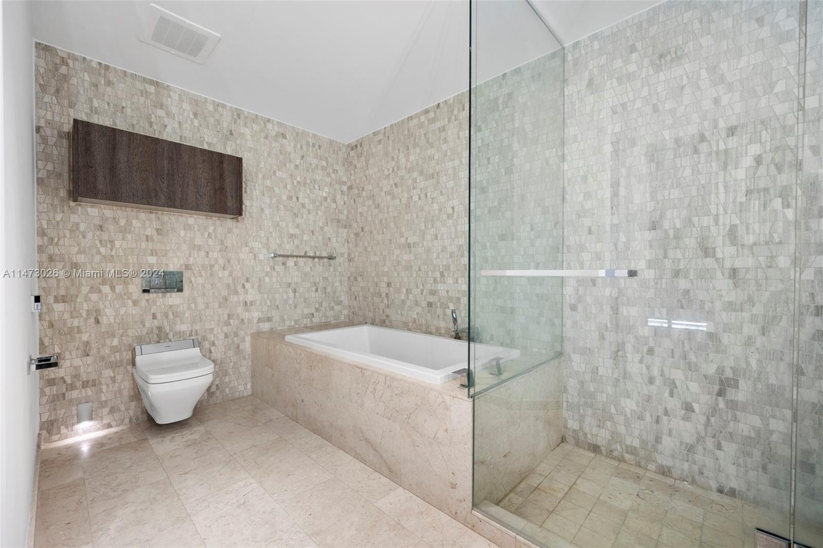 REACH CONDO - Residential